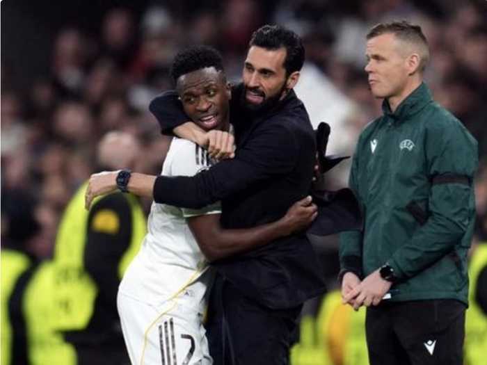 西媒曝皇马更衣室视阿韦洛亚为过渡主帅，球员质疑其战术能力