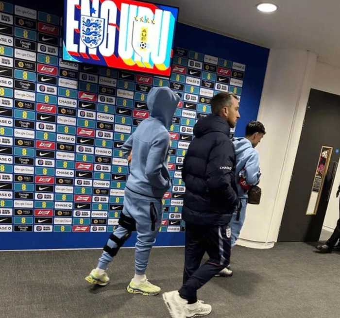 英格兰1比1乌拉圭，阿森纳边锋马杜埃凯伤退